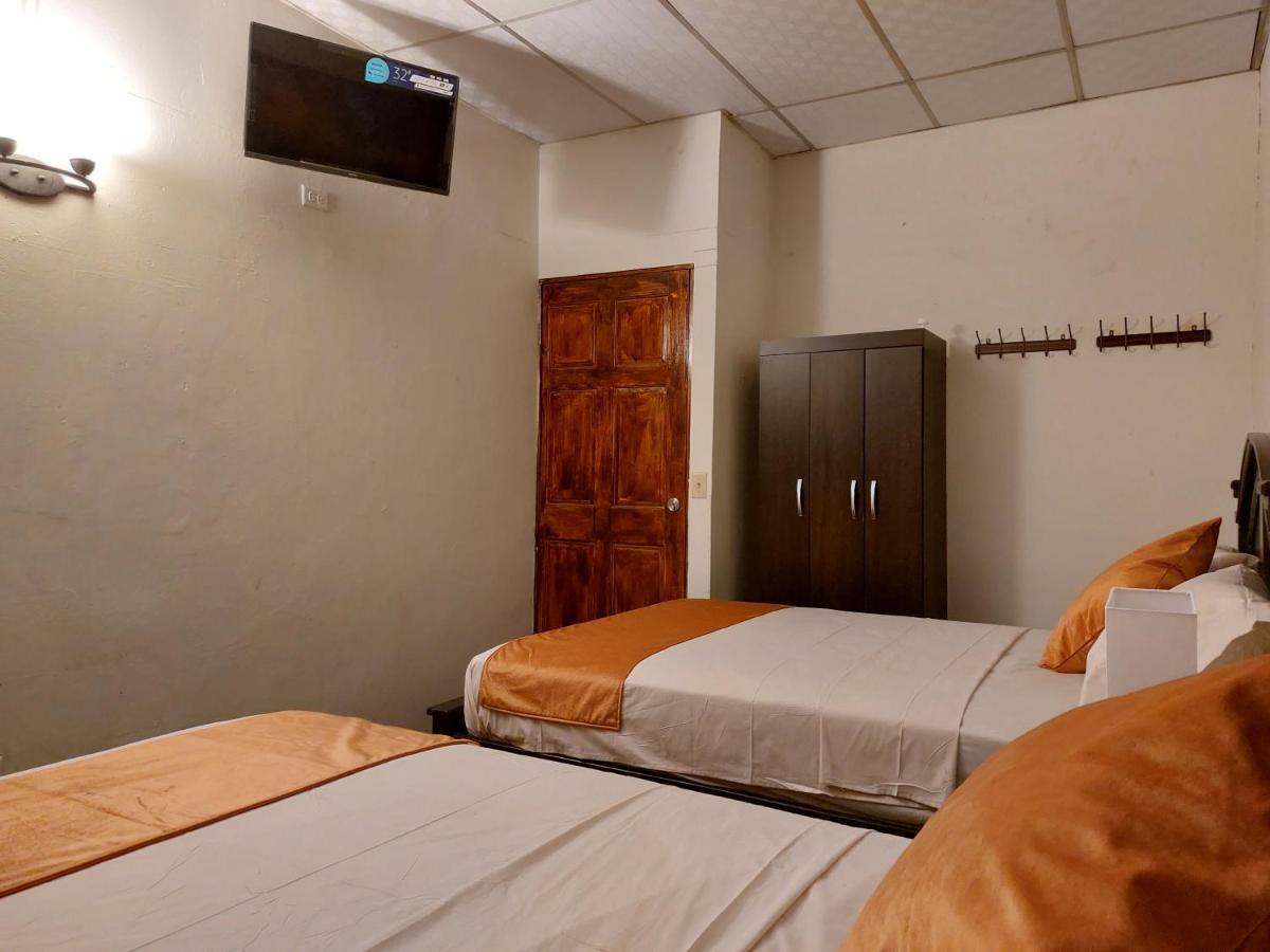 Hospedaje Los Lirios Chitré Dış mekan fotoğraf