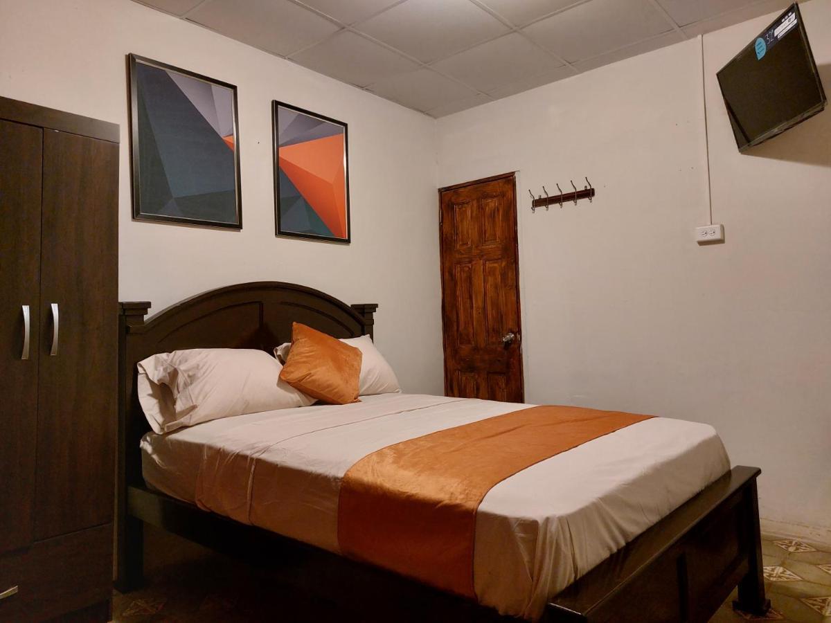 Hospedaje Los Lirios Chitré Dış mekan fotoğraf